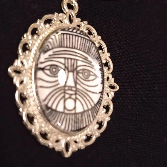 HANDMADE - UNIQUE - BLACK & WHITE EARRINGS - ABSTRACT DESIGN - Picture 4 of 4